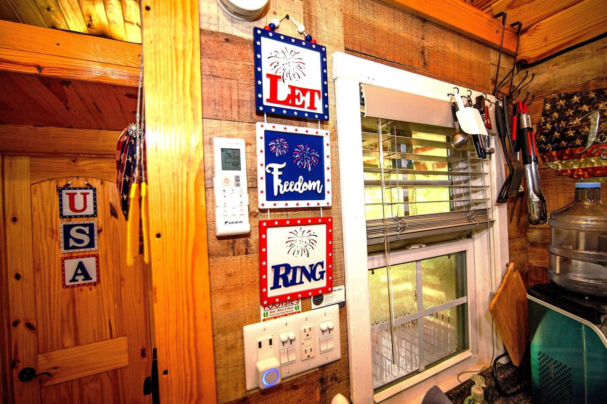 The Americana - Parker Creek Bend Cabins マーフリーズボロ エクステリア 写真