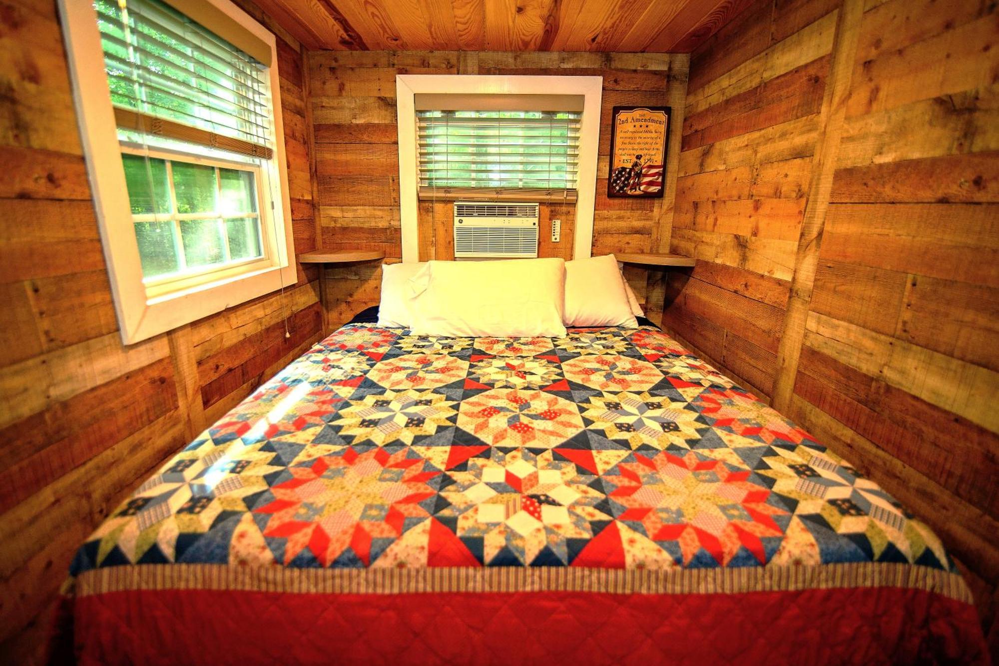 The Americana - Parker Creek Bend Cabins マーフリーズボロ エクステリア 写真